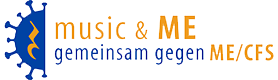 Logo mit einer blauen virusartigen Form, die eine gelbe Musiknote enthält, neben dem Text "music & ME gemeinsam gegen ME/CFS" in Blau und Orange auf hellem Hintergrund.